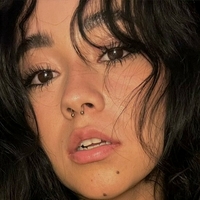 Alanis Vargas Nøgen