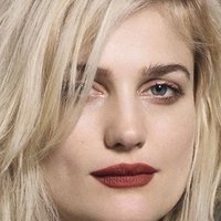 Alison Sudol Nøgen