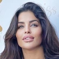 Amira Mounir Srarfi Nøgen