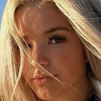 Ashley Wallace Nøgen