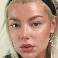 Beccajune Nøgen