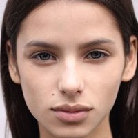 Bruna Lirio Nøgen