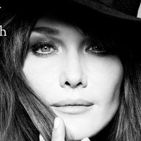 Carla Bruni Nøgen
