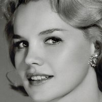 Carol Baker Nøgen
