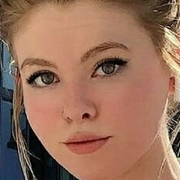 Chloe Mettenbrink Nøgen