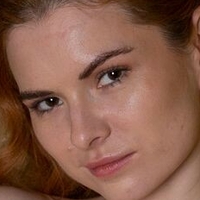 Christal May Nøgen