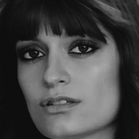 Clara Luciani Nøgen