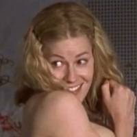 Elisabeth Shue Nøgen