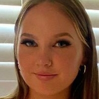 Ella Burnsss Nøgen