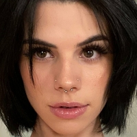 ellathrasher Nøgen