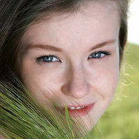 Emily Field Nøgen