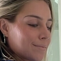 Emily Mangler Nøgen