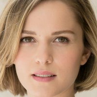Emily Vere Nicoll Nøgen