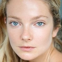 Eniko Mihalik Nøgen