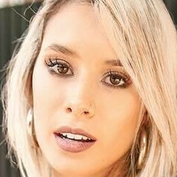 Flor Moyano Nøgen
