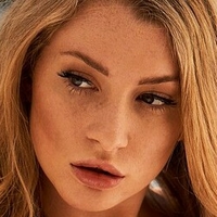 Isabella Strangmueller Nøgen