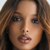 Jasmine V Nøgen