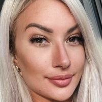 Julia Bottar Nøgen