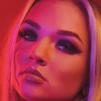 Julia Hart Nøgen