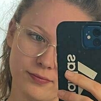 Julia May Nøgen