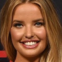 Kahili Blundell Nøgen