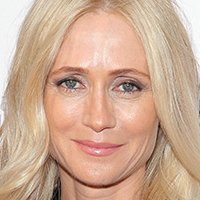 Kelly Rowan Nøgen