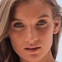 Kelsey Gil Nøgen