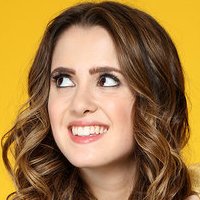 Laura Marano Nøgen