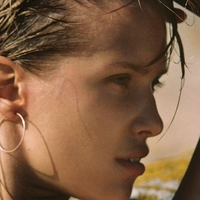 Laura Oganessian Nøgen