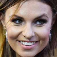 Laura Wontorra Nøgen