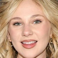 Lily Brooks O’Briant Nøgen