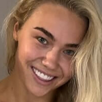 Livi Sheldon Nøgen