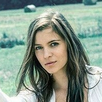 Mady Morrison Nøgen