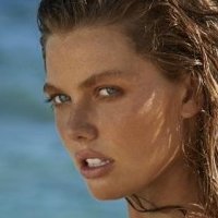 McKenna Berkley Nøgen