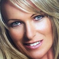 Nadine Tschanz Nøgen