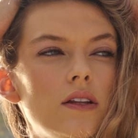 Nicole Petrie Nøgen