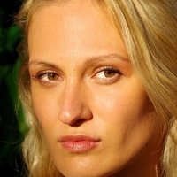 Nika Khitrova Nøgen