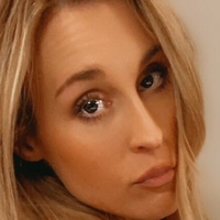 Nurse Allie Nøgen