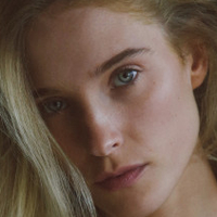 Polina Logvin Nøgen