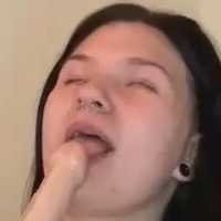 Renea Kisses Nøgen