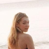 Sadie Calvano Nøgen