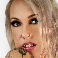 scarletfree Nøgen