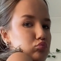 sjsjeuejdb Nøgen
