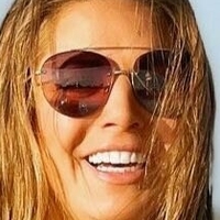 Tiffany Gomas Nøgen