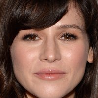 Yael Stone Nøgen