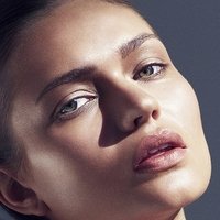 Yana Sotnikova Nøgen