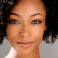 Yaya DaCosta Nøgen