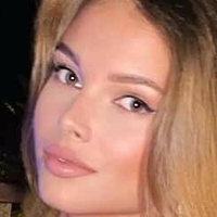 Yulia Polyachikhina Nøgen